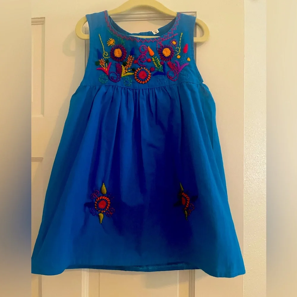 Girls size 4 beautiful hand stitched dress! - Picture 1 of 1